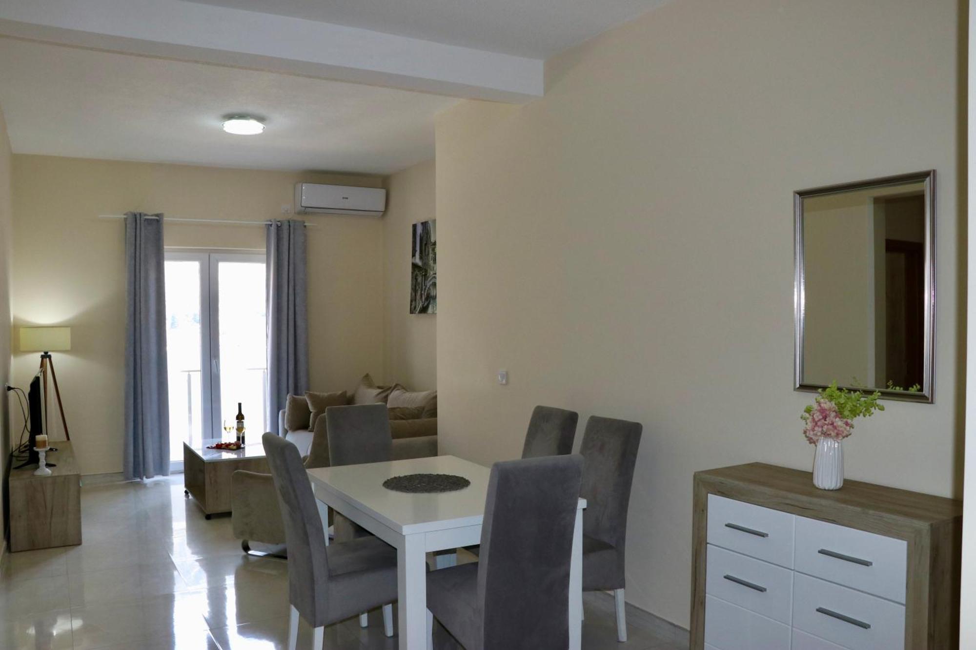 Apartments Seaview Estate Radovic Kotor Bilik gambar